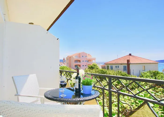 アパート Burano トロギール